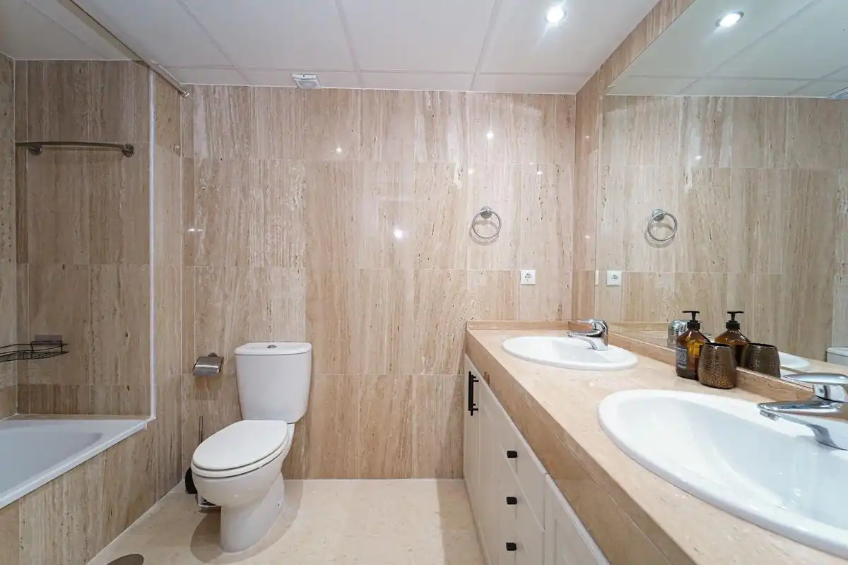 Baño de Ático en venta en Marbella con Aire acondicionado, Calefacción y Terraza