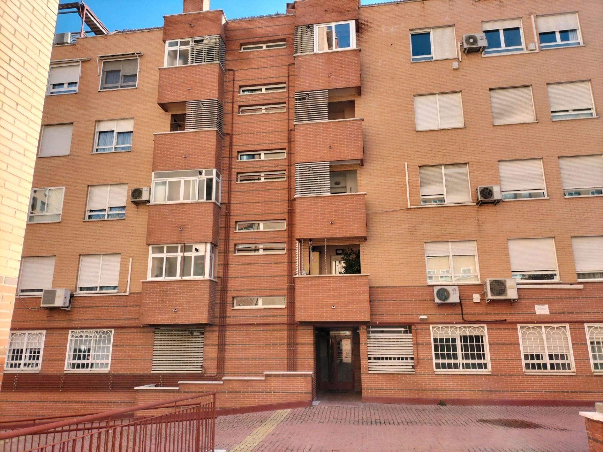 Exterior view of Attic for sale in  Madrid Capital  with Air Conditioner, Terrace and Storage room