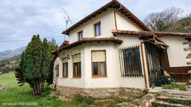 Casa-chalet en Venta en N/A en Cillorigo de Liébana