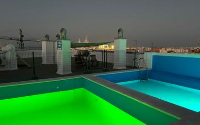 Piscina de Pis en venda en  Cádiz Capital amb Terrassa i Piscina comunitària
