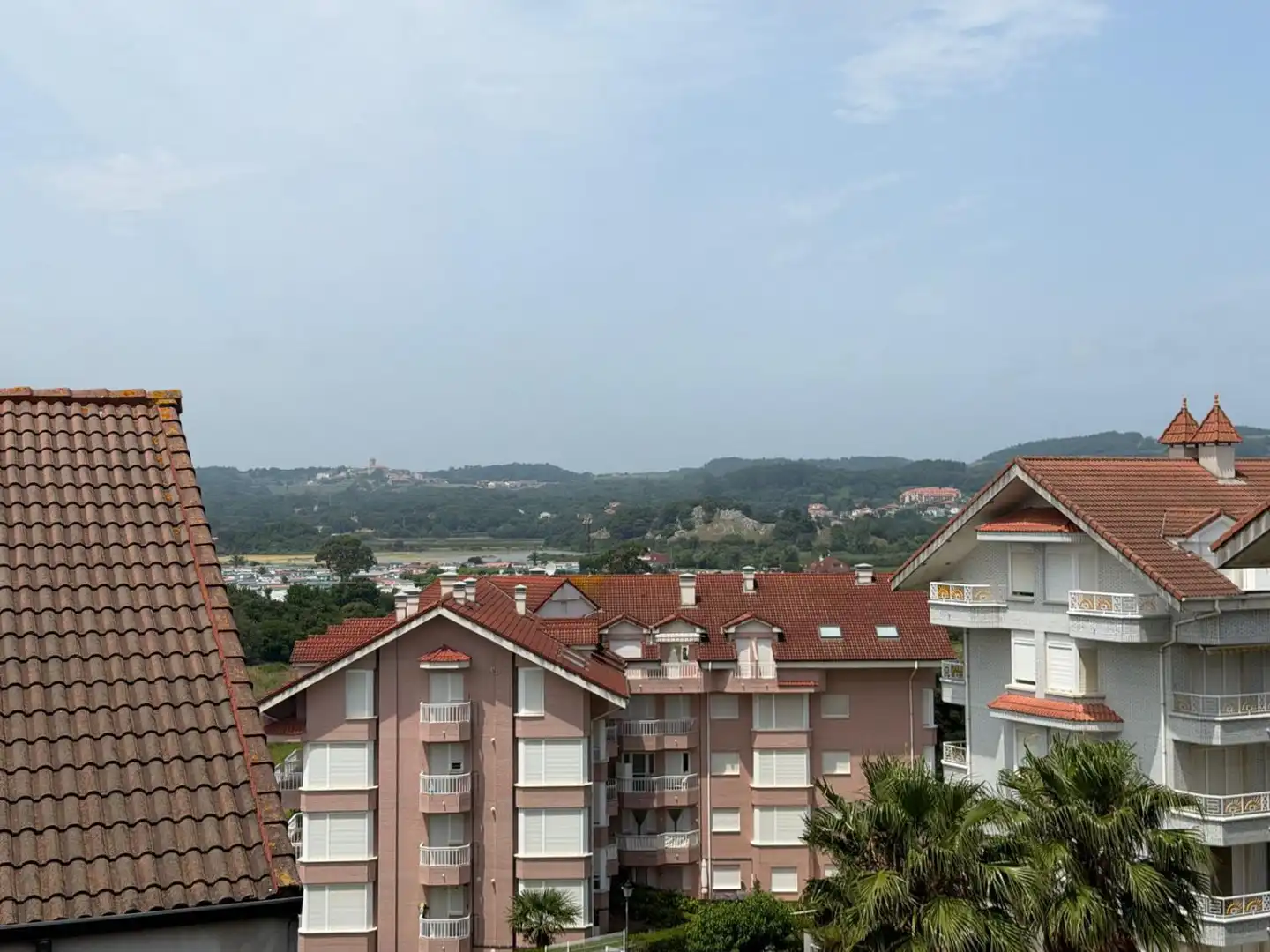Vista exterior de Àtic en venda en Noja amb Calefacció, Terrassa i Piscina comunitària