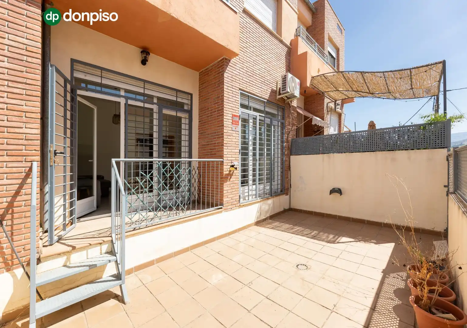 Terraza de Casa adosada en venta en Granada con Aire acondicionado, Calefacción y Piscina comunitaria