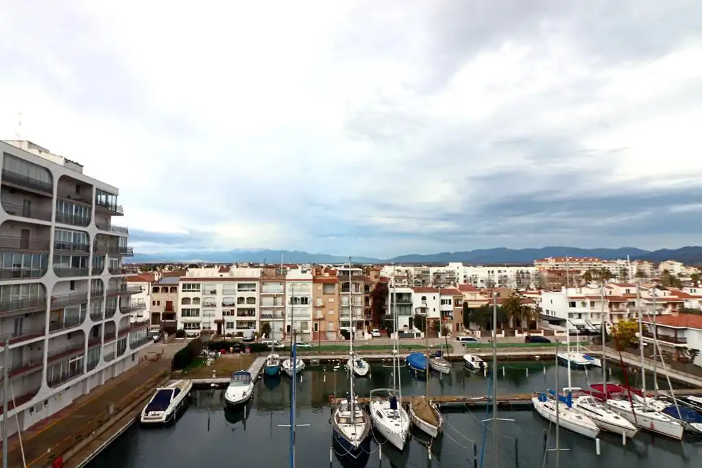 Exterior view of Attic for sale in Empuriabrava  with Air Conditioner