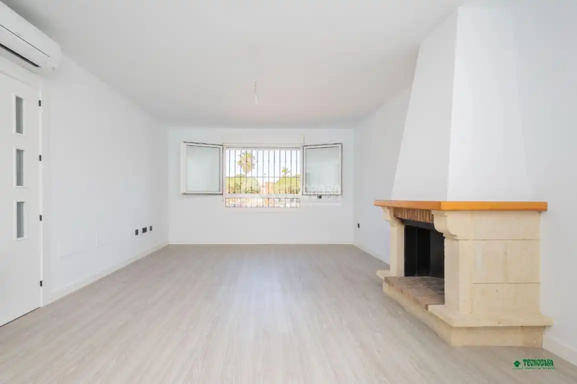 Sala d'estar de Casa adosada en venda en Almería