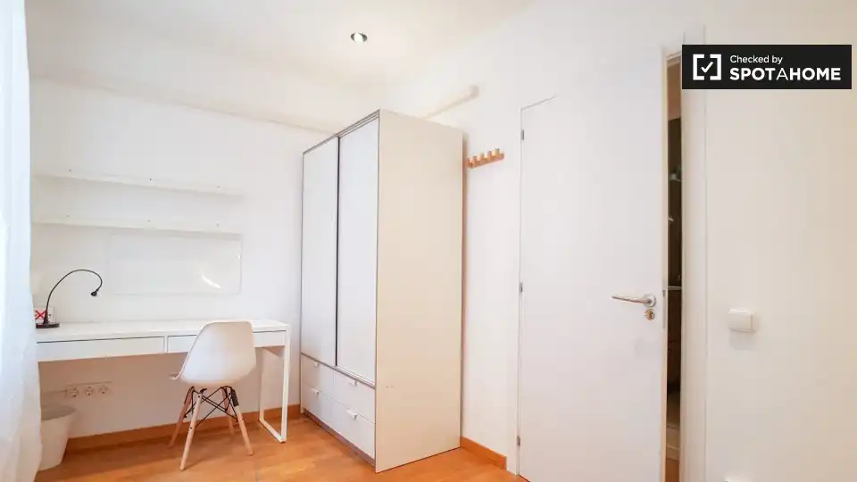 Schlafzimmer von Wohnung zur untervermieten in Barcelona mit Klimaanlage, Heizung und Terrasse