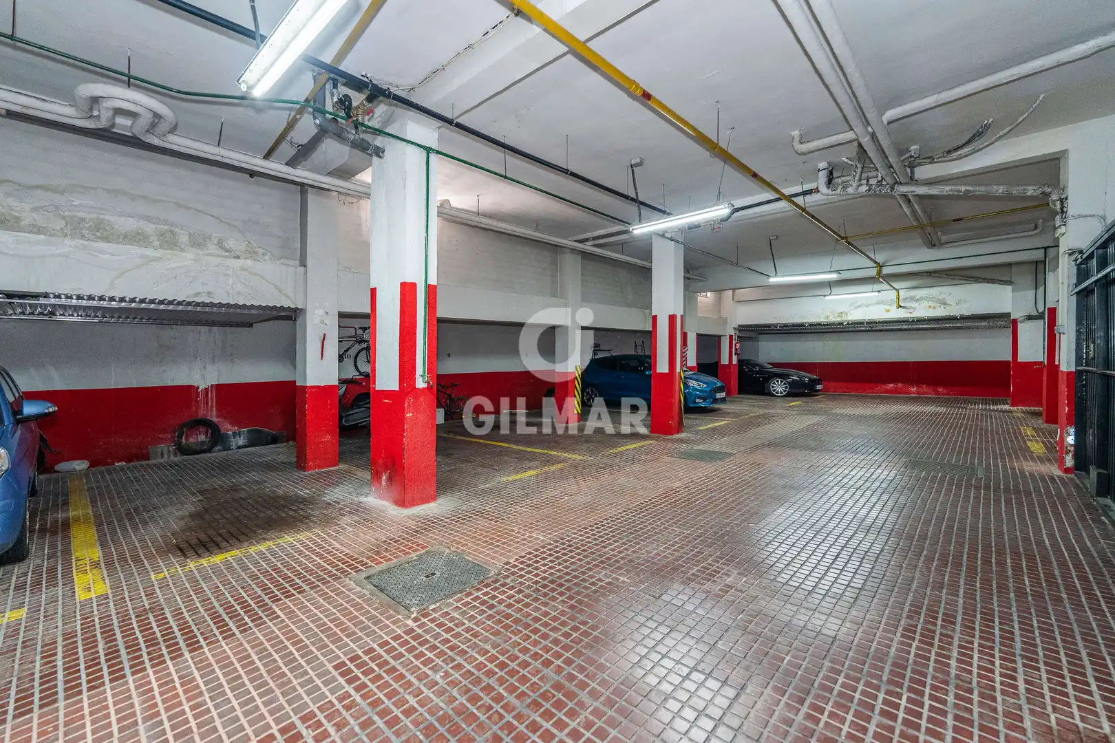 Parking de Piso en venta en Madrid con Calefacción, Trastero y Balcón