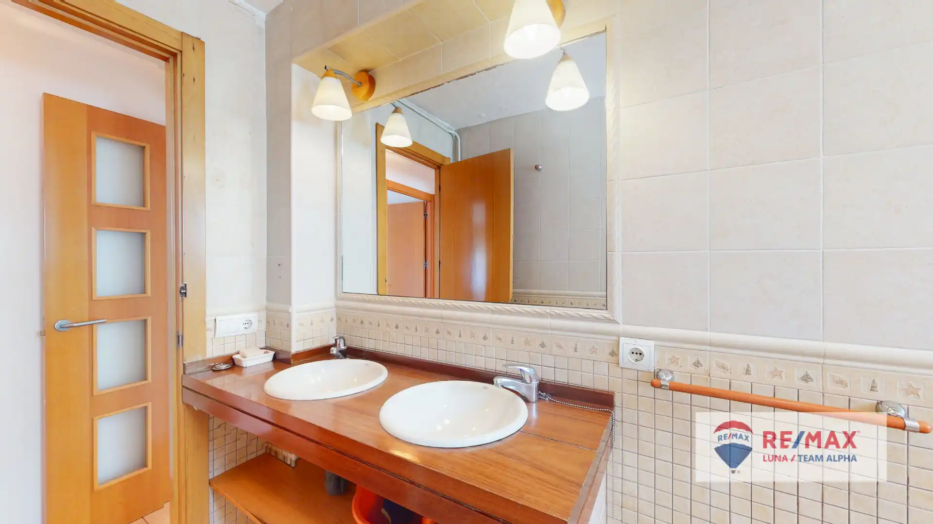 Baño de Piso en venta en Madrid con Aire acondicionado, Calefacción y Jardín privado