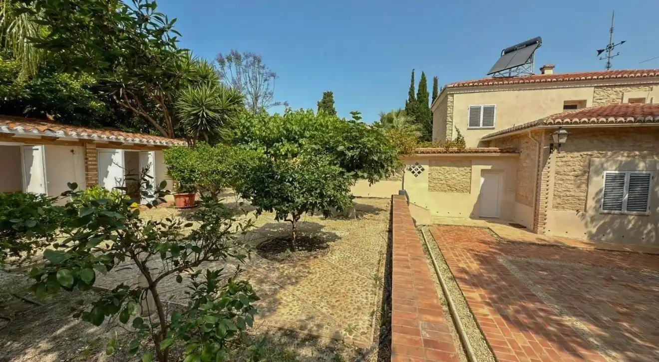 Jardí de Casa o xalet en venda en Alicante / Alacant amb Aire condicionat, Calefacció i Jardí privat