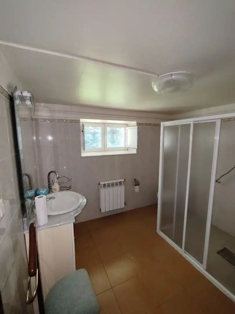 Baño de Casa o chalet en venta en Torrelavega  con Calefacción, Jardín privado y Terraza