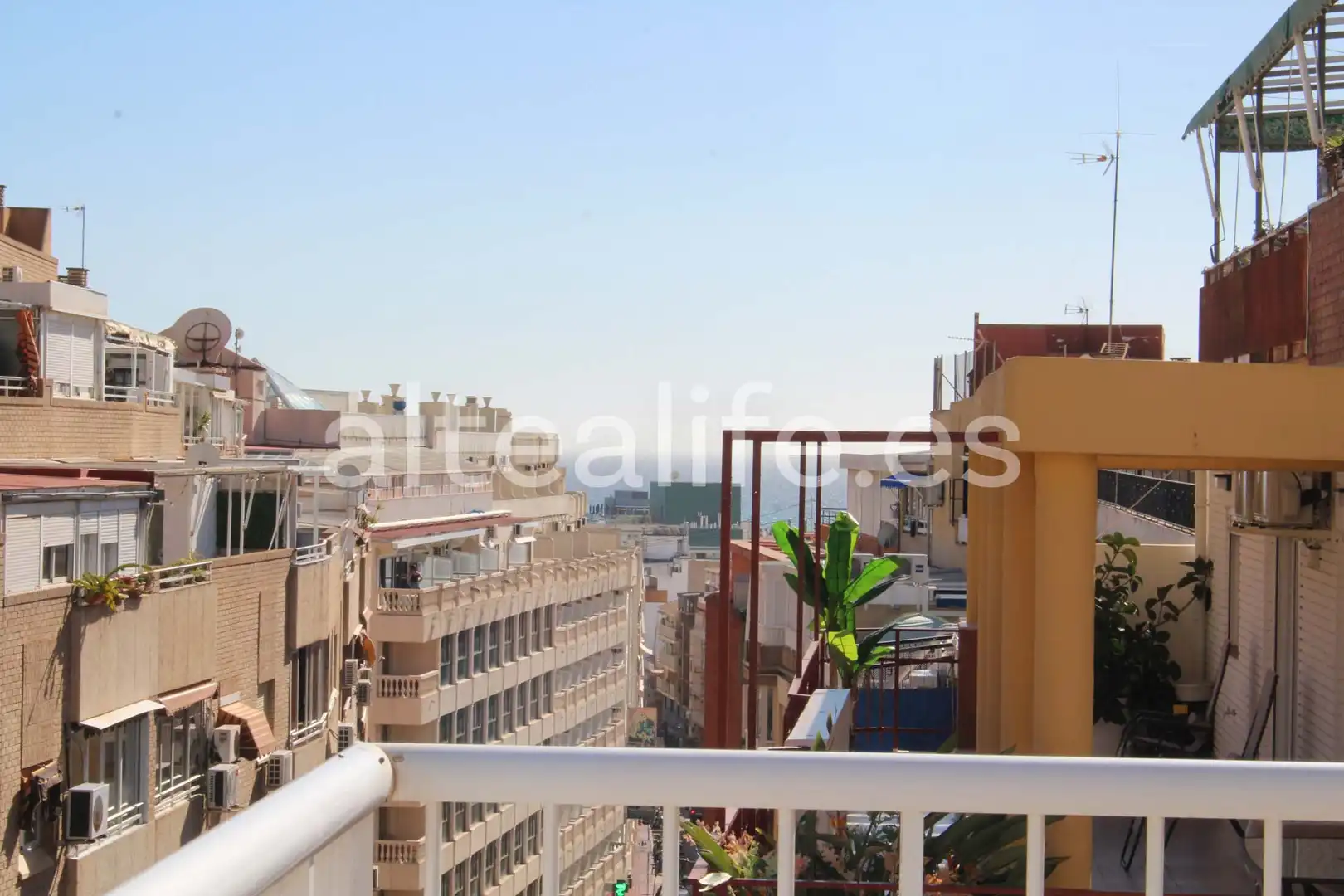 Außenansicht von Dachboden zum Verkauf in Benidorm mit Klimaanlage und Terrasse