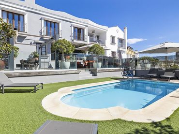 Adossat amb piscina en venda a Benahavís pueblo