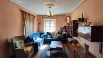 Sala d'estar de Casa o xalet en venda en Viana de Cega amb Piscina