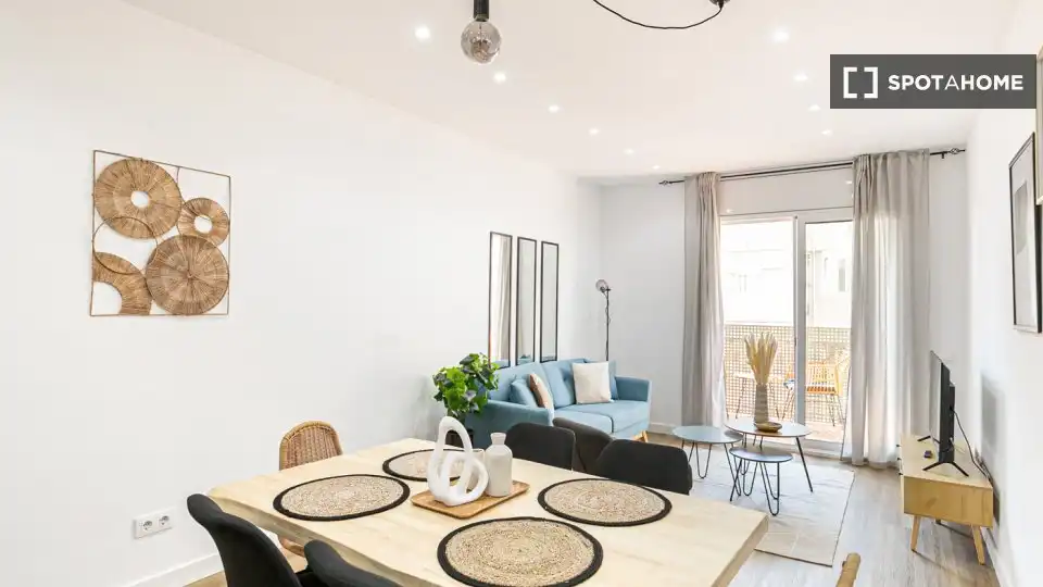 Flat with terrace to rent in Eixample