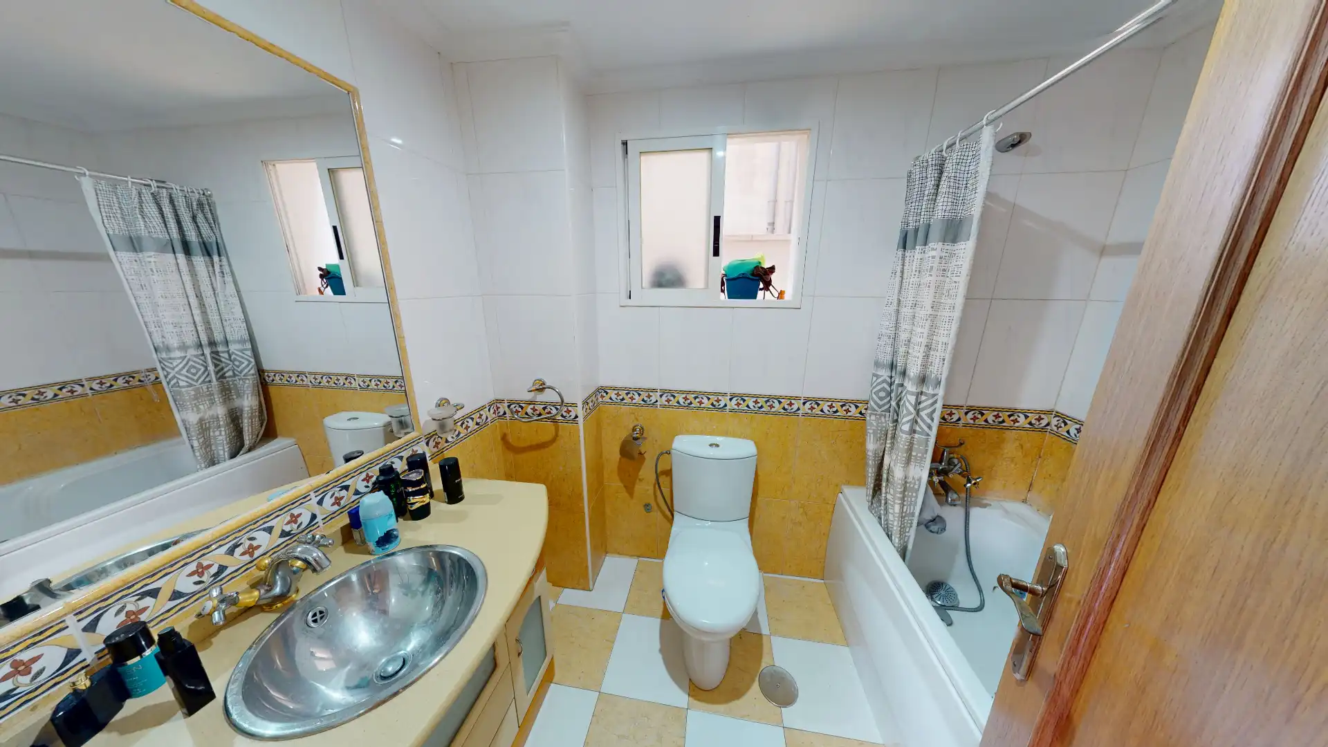 Baño de Piso en venta en Elche / Elx con Aire acondicionado, Amueblado y Horno