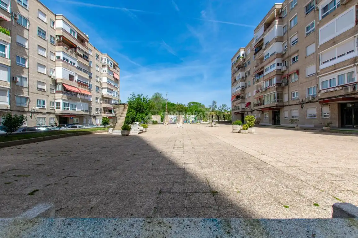 Vista exterior de Piso en venta en Madrid con Trastero