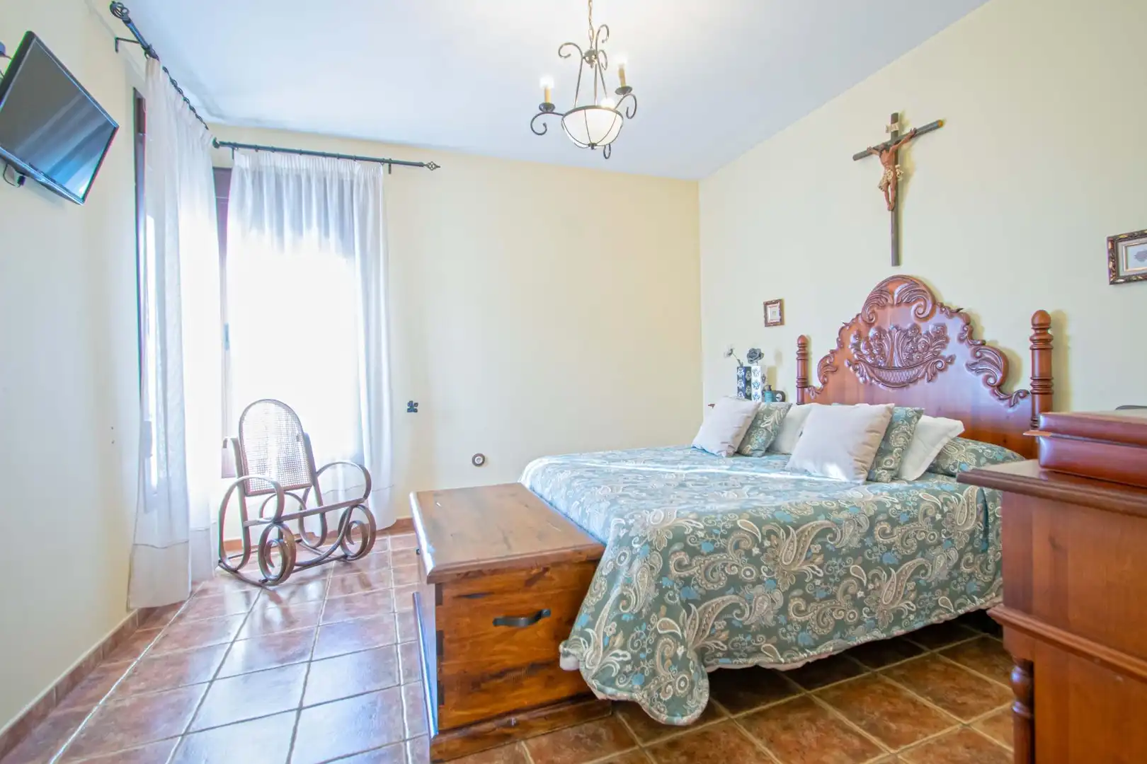 Dormitori de Casa o xalet en venda en Alcalá de Guadaira amb Aire condicionat, Jardí privat i Piscina