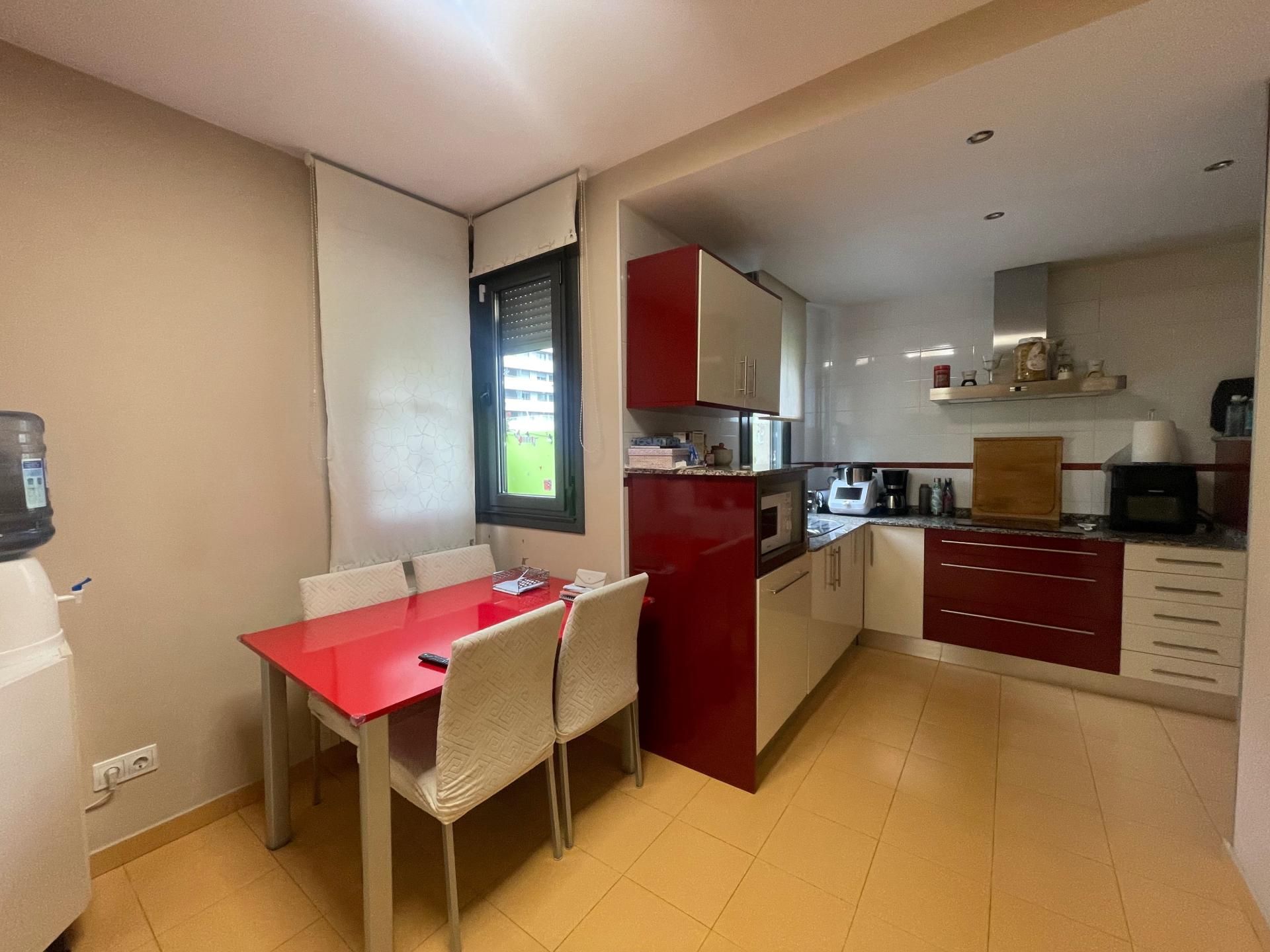 Cuina de Casa adosada en venda en Ponferrada amb Terrassa, Piscina i Balcó