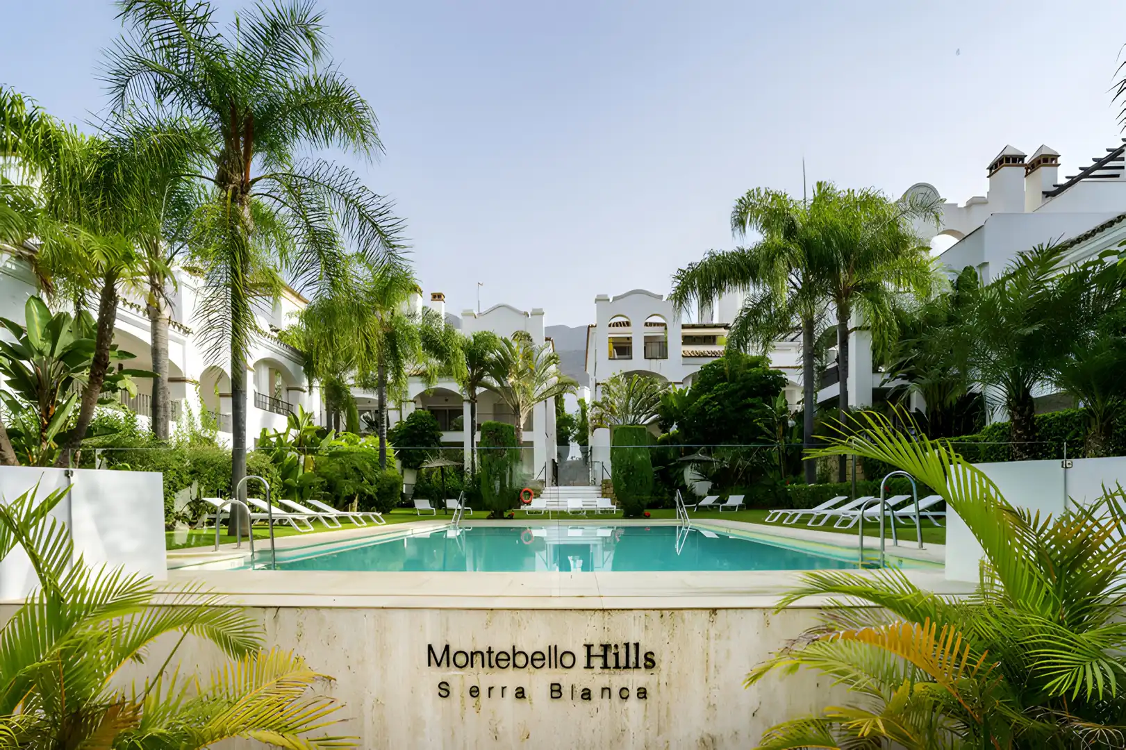 Vista exterior de Apartamento en venta en Marbella con Aire acondicionado, Terraza y Piscina