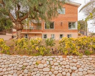 Vista exterior de Casa o xalet de lloguer en Castelldefels amb Aire condicionat, Terrassa i Balcó