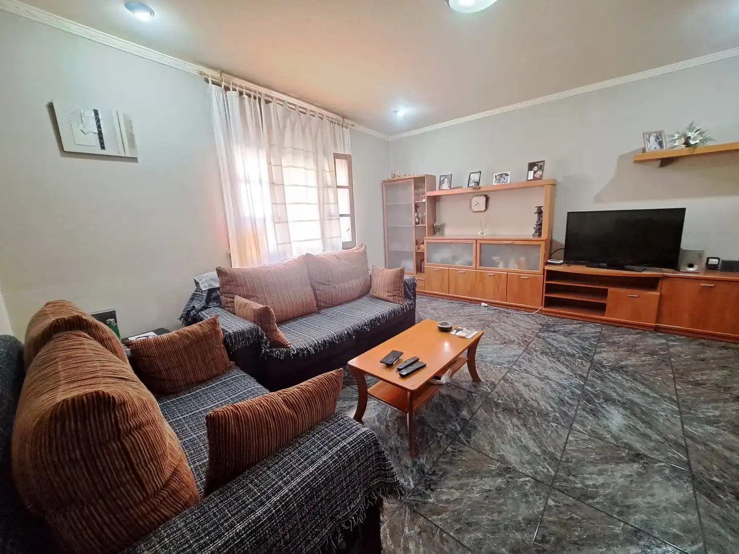 Sala de estar de Casa adosada en venta en Rubí con Aire acondicionado, Calefacción y Terraza