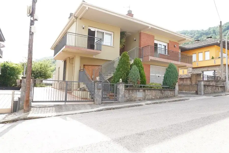 Vista exterior de Casa o xalet en venda en Sant Joan Les Fonts amb Aire condicionat, Calefacció i Terrassa