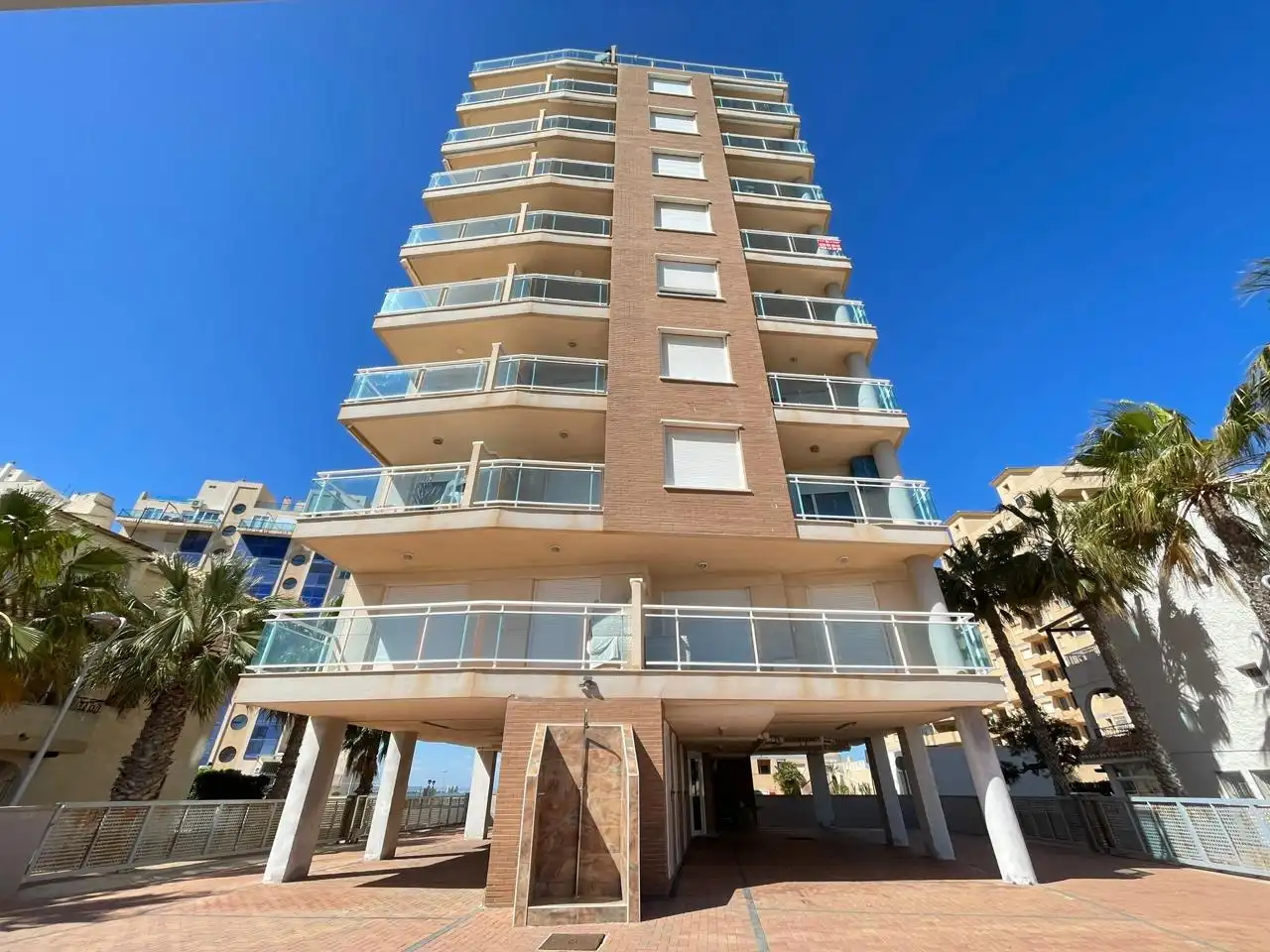 Außenansicht von Wohnungen zum Verkauf in La Manga del Mar Menor mit Heizung, Parkett und Terrasse