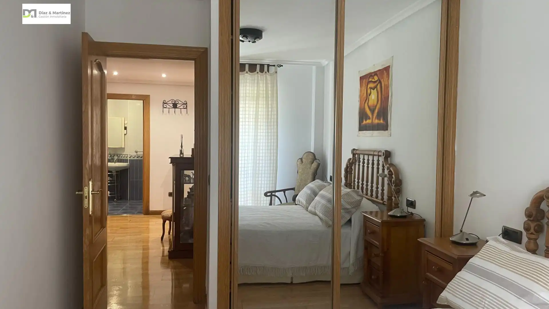 Dormitori de Apartament de lloguer en León Capital  amb Calefacció, Parquet i Moblat