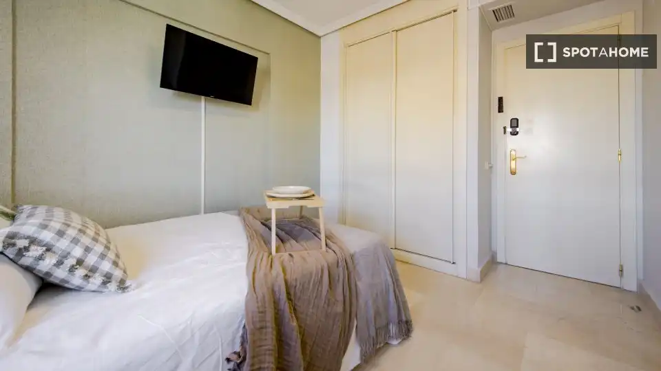 Bedroom of Flat for rent in Madrid  with Air Conditioner, Heating and Furnished