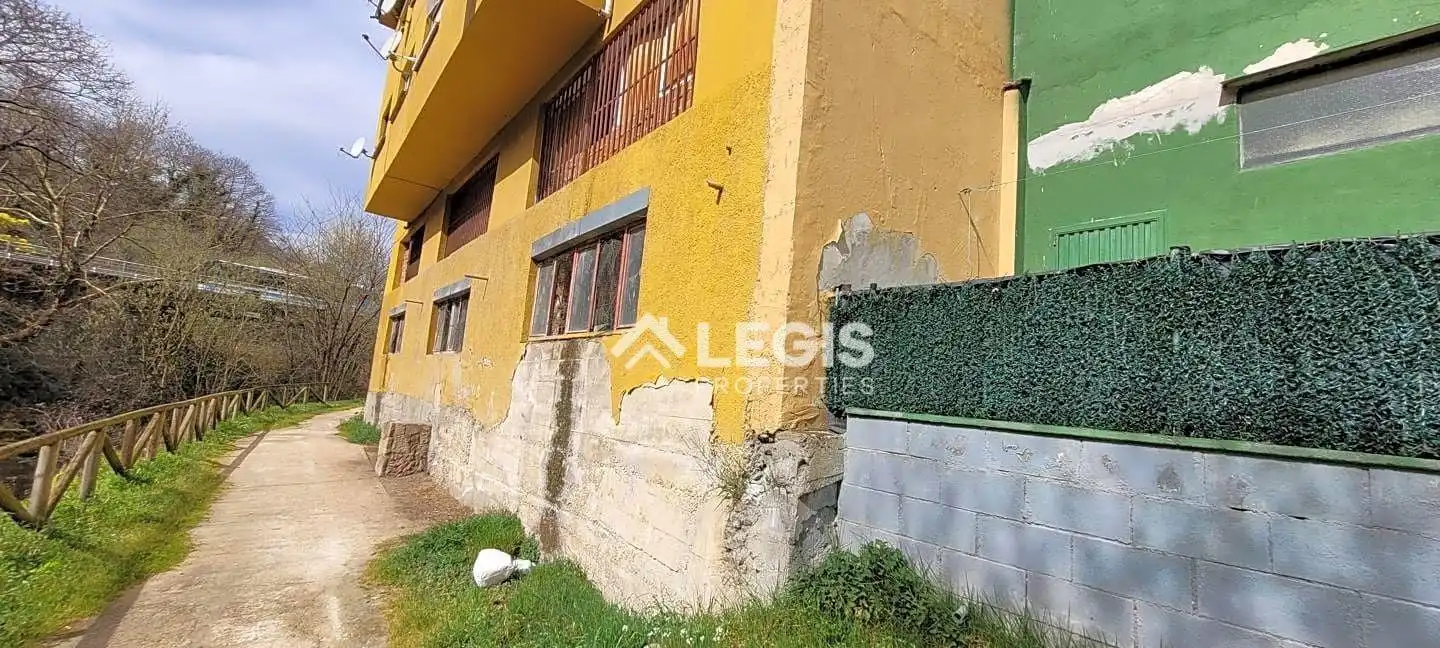 Vista exterior de Local en venda en Mieres (Asturias) amb Terrassa