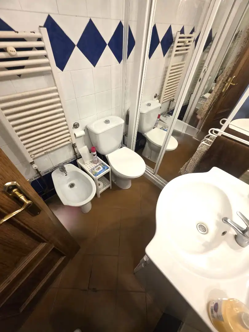 Bathroom of Flat for sale in Móstoles  with Air Conditioner, Heating and Parquet flooring