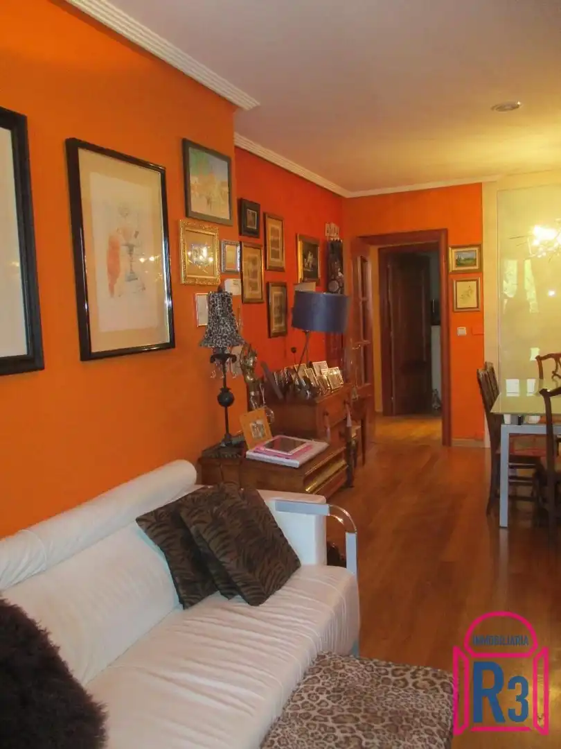 Apartament en venda en León Capital  amb Calefacció, Terrassa i Traster