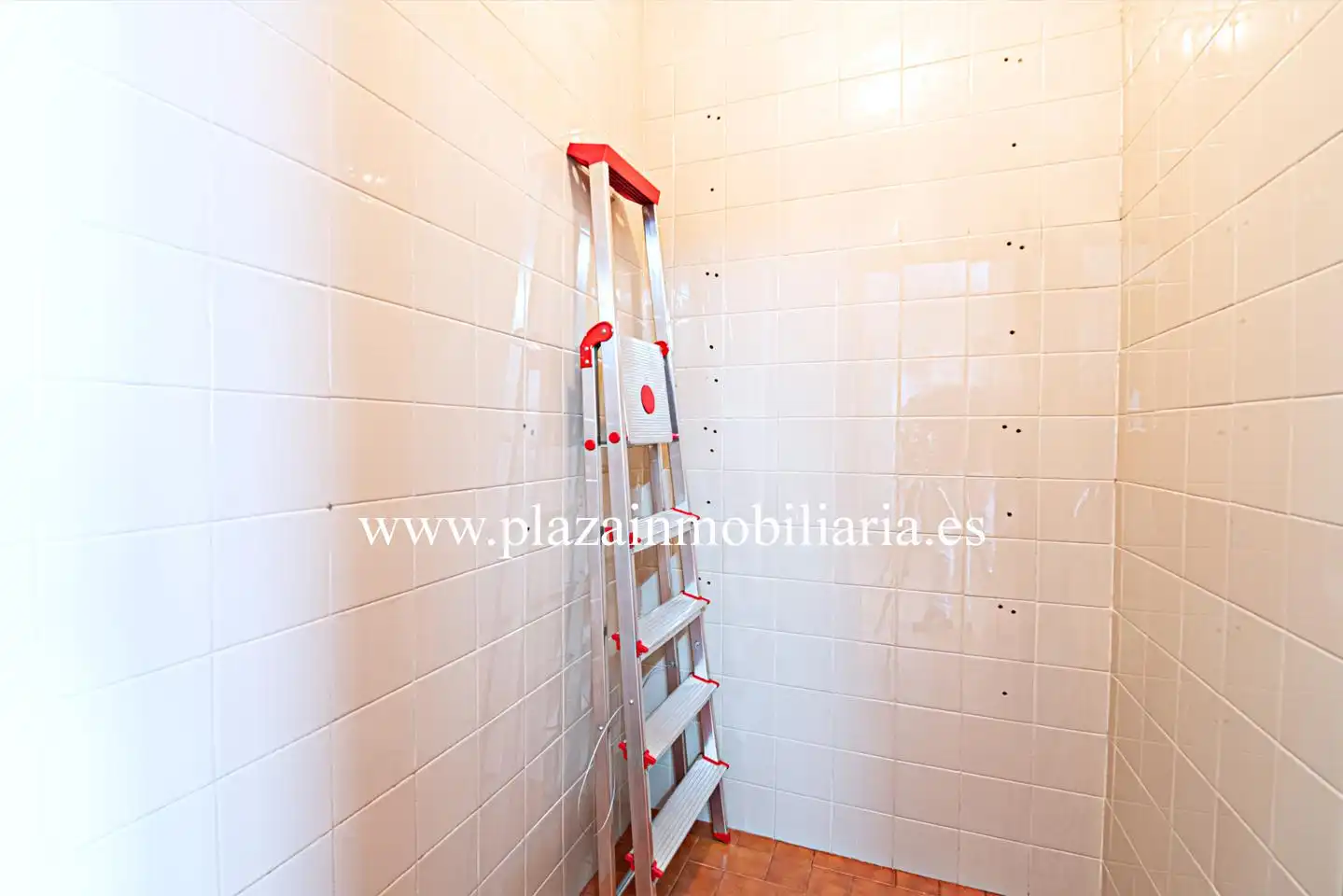 Baño de Piso en venta en Lucena con Aire acondicionado, Terraza y Trastero
