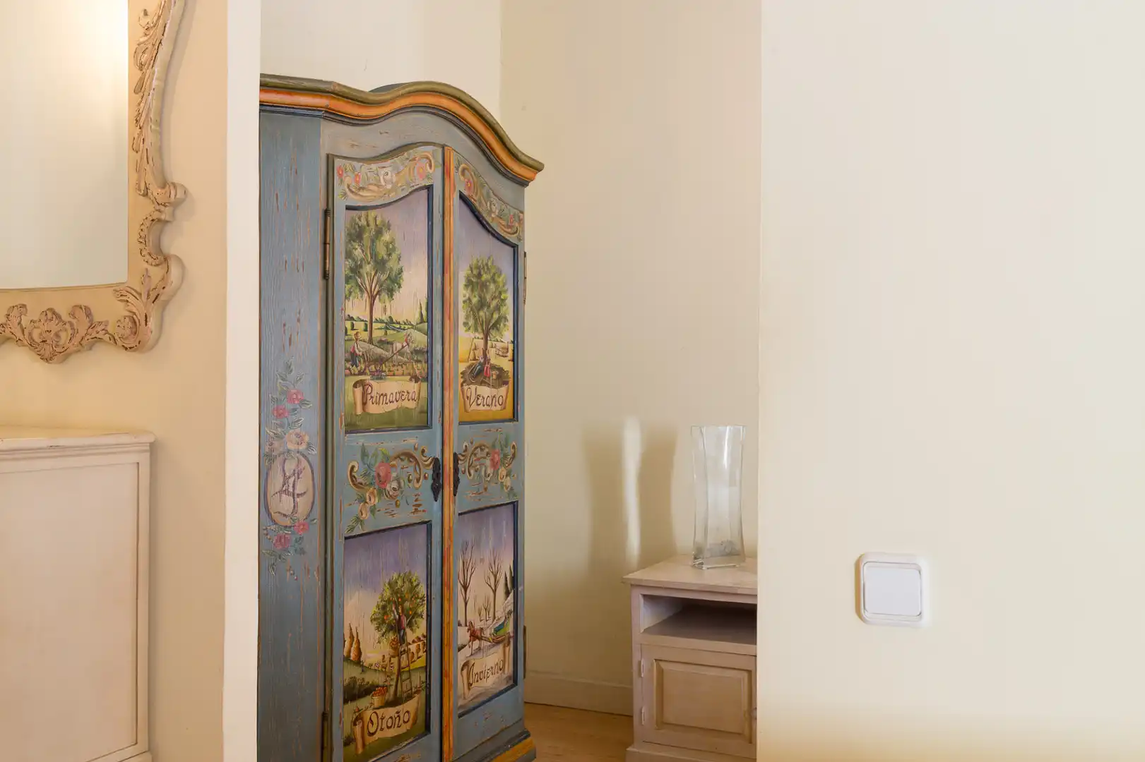 Bedroom of Apartments for sale in Barcelona