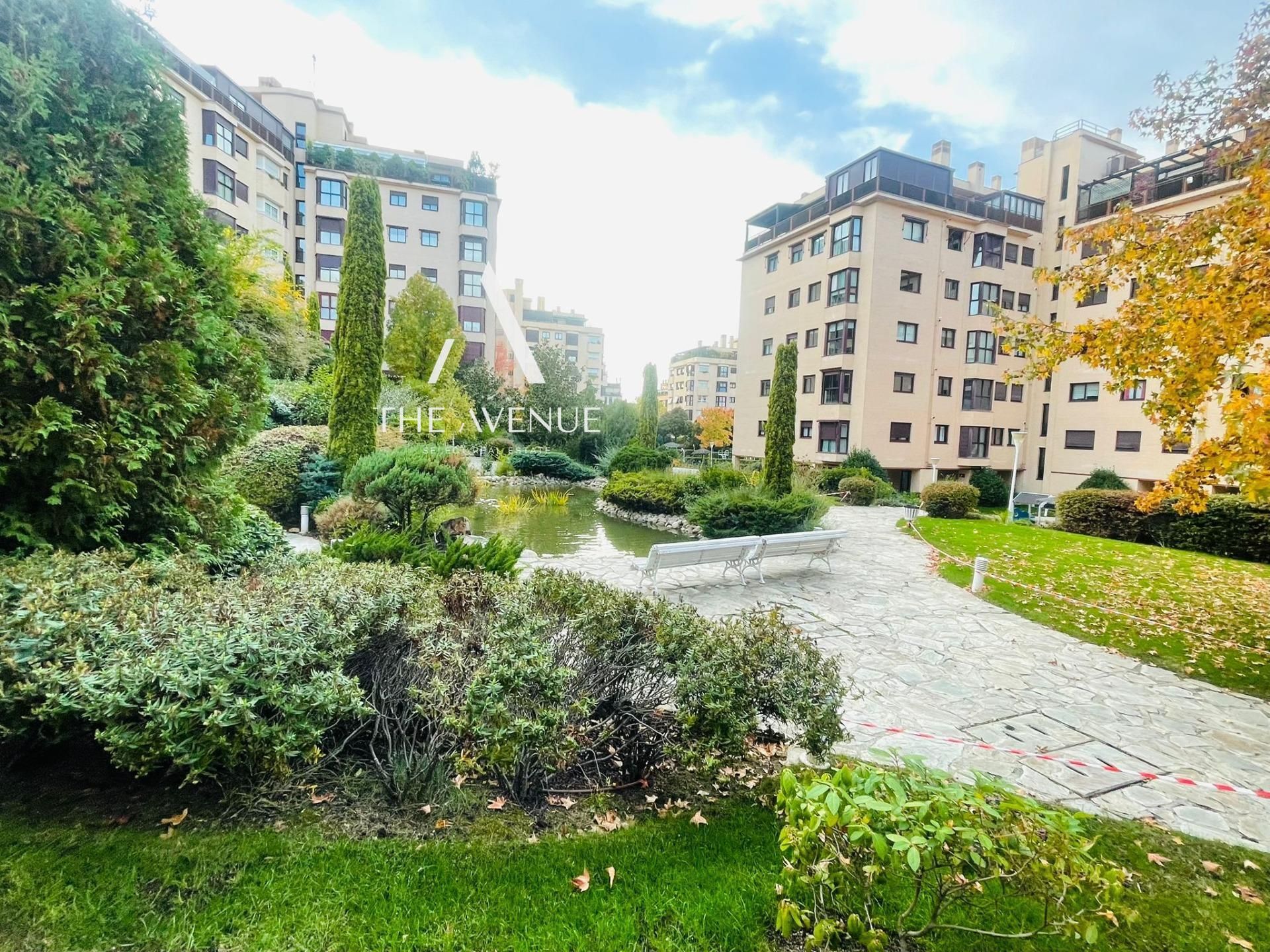 Vista exterior de Pis en venda en  Madrid Capital amb Aire condicionat, Calefacció i Jardí privat