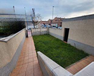 Exterior view of Single-family semi-detached to rent in Cáceres Capital  with Air Conditioner, Heating and Private garden