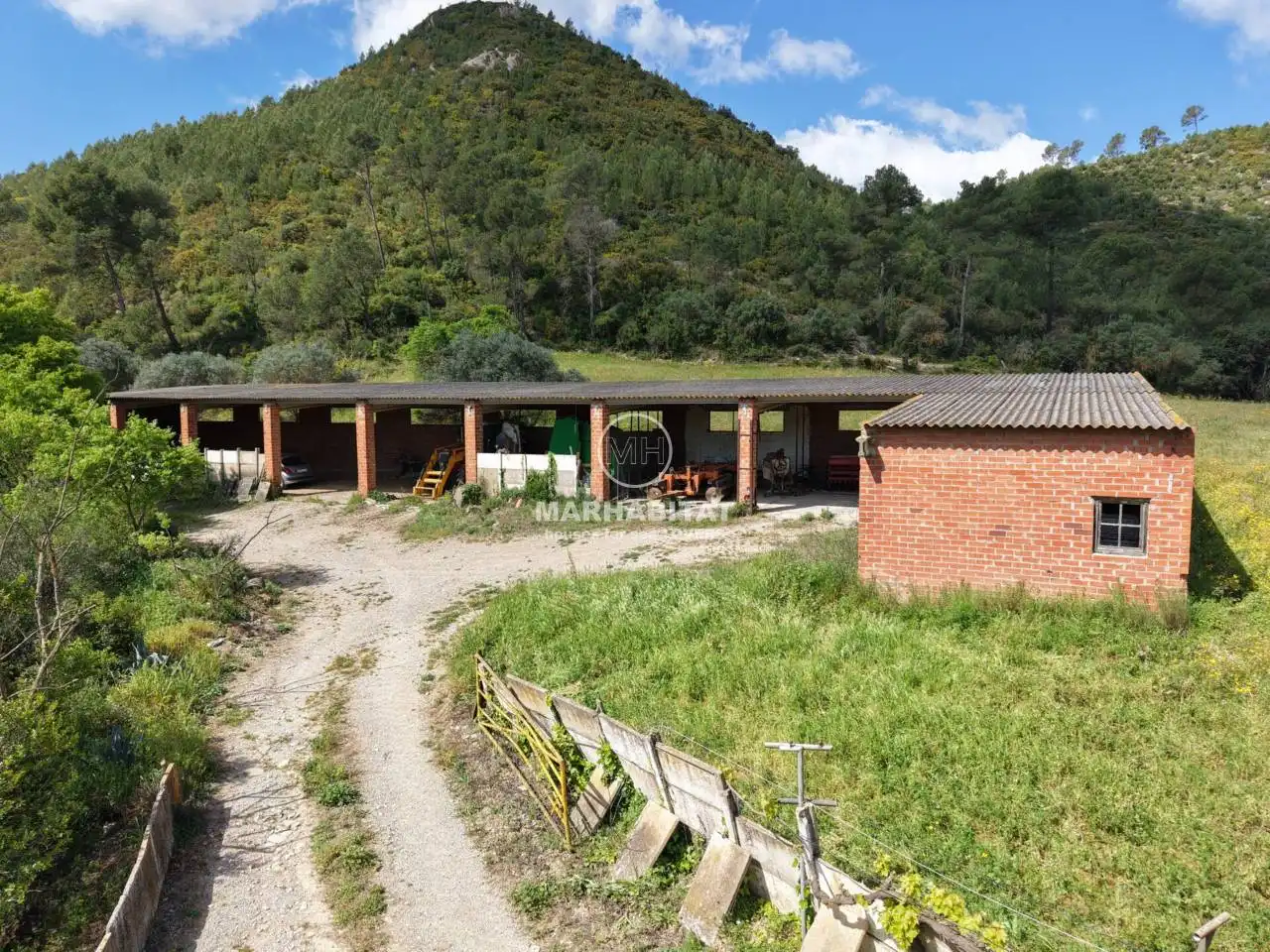 Vista exterior de Finca rústica en venta en Boadella i les Escaules con Jardín privado y Terraza