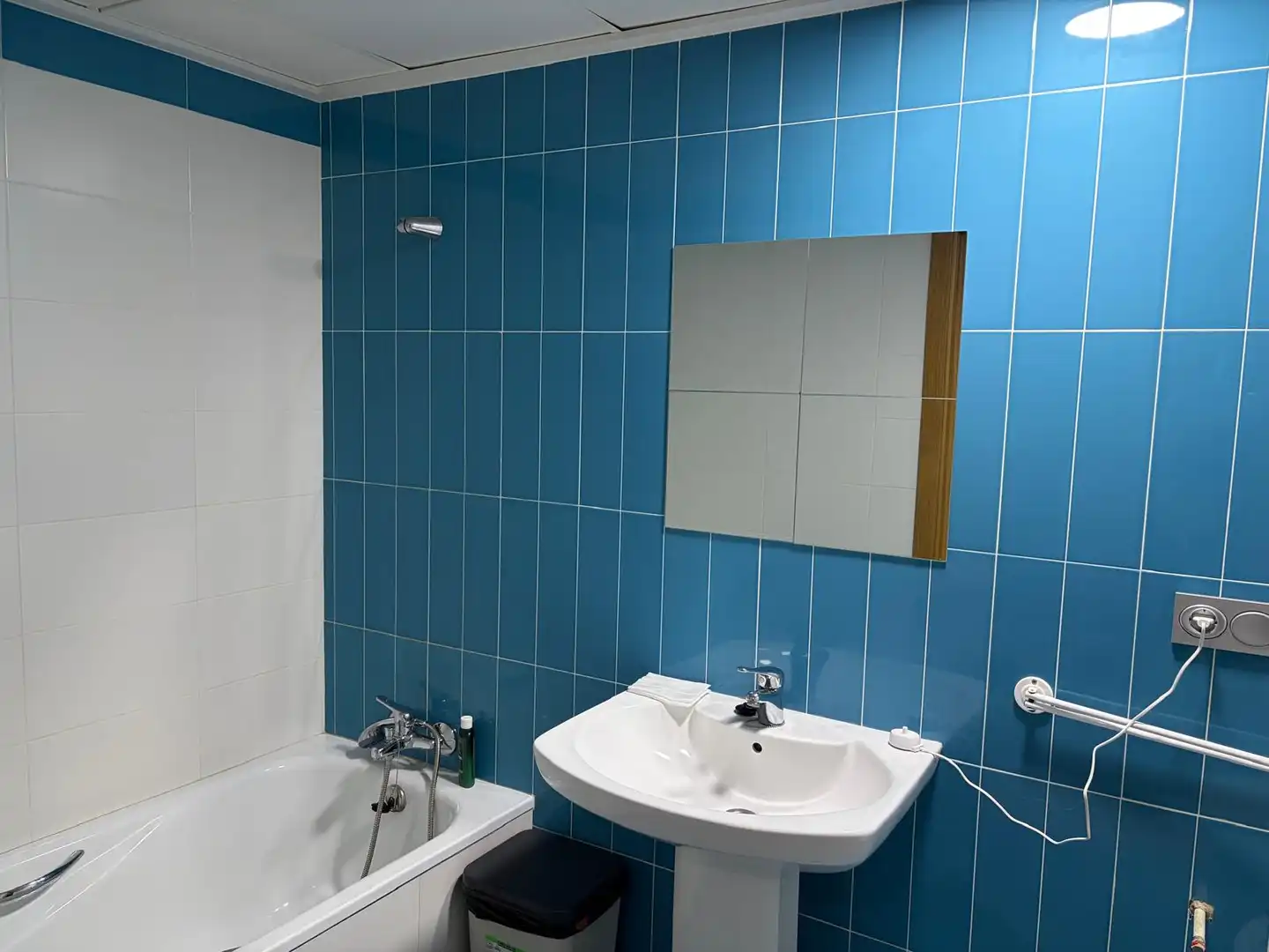 Baño de Piso en venta en Villena con Amueblado, Horno y Lavadora