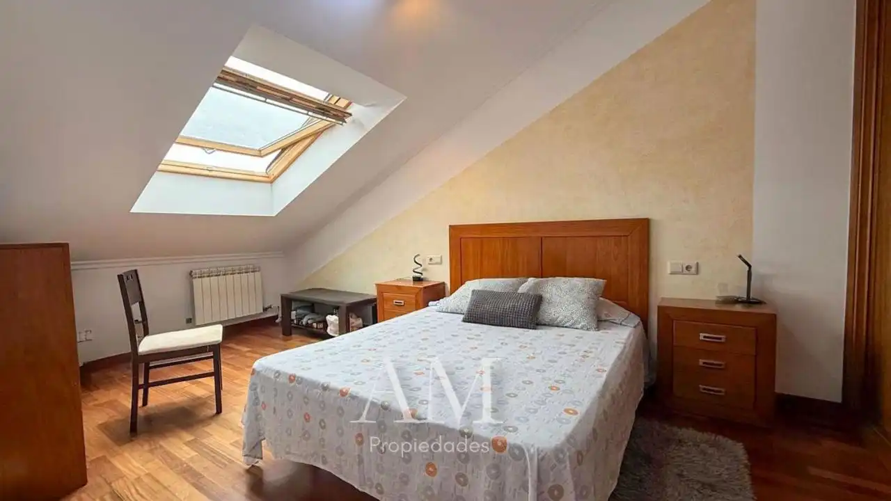 Habitación de Ático en venta en Gondomar con Calefacción, Terraza y Trastero