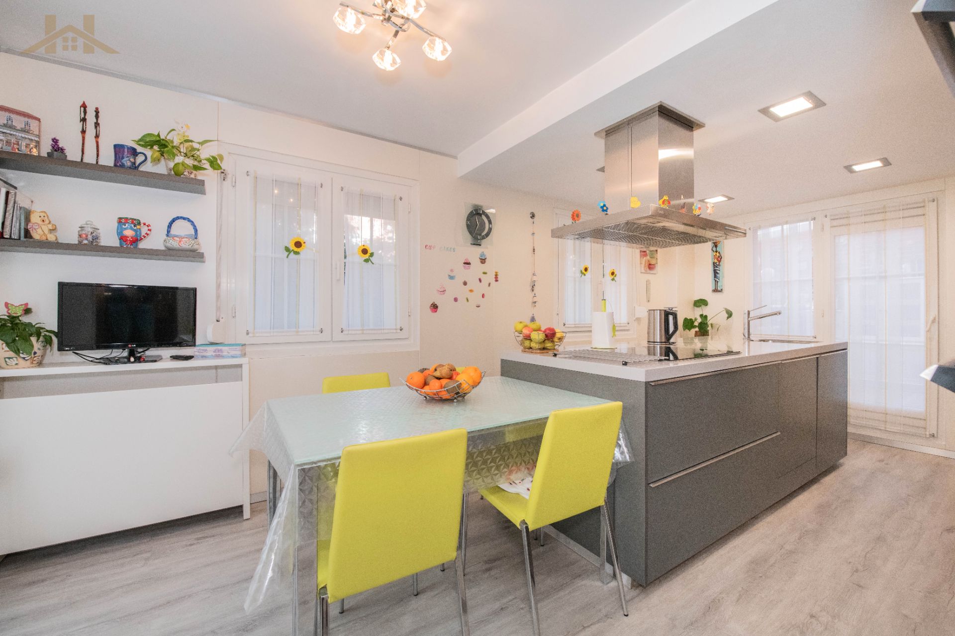 Kitchen of Single-family semi-detached for sale in Tres Cantos  with Air Conditioner, Heating and Private garden