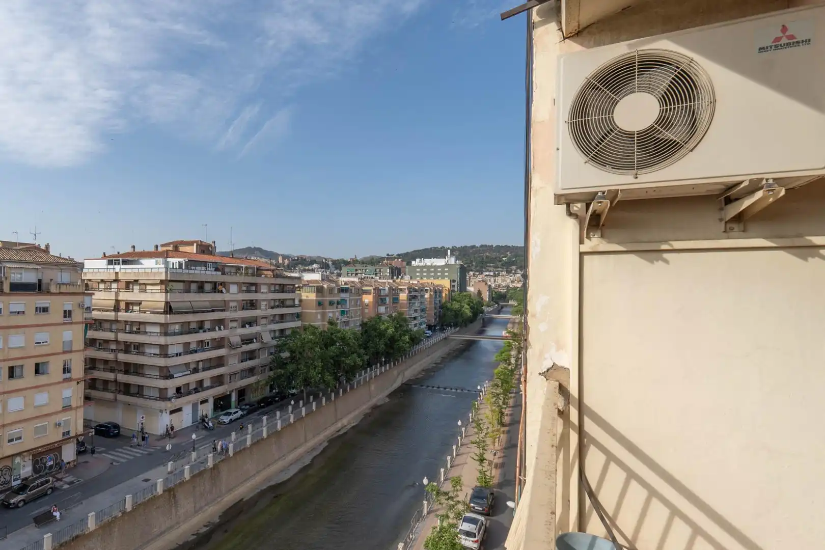 Außenansicht von Dachboden zum Verkauf in Granada mit Klimaanlage