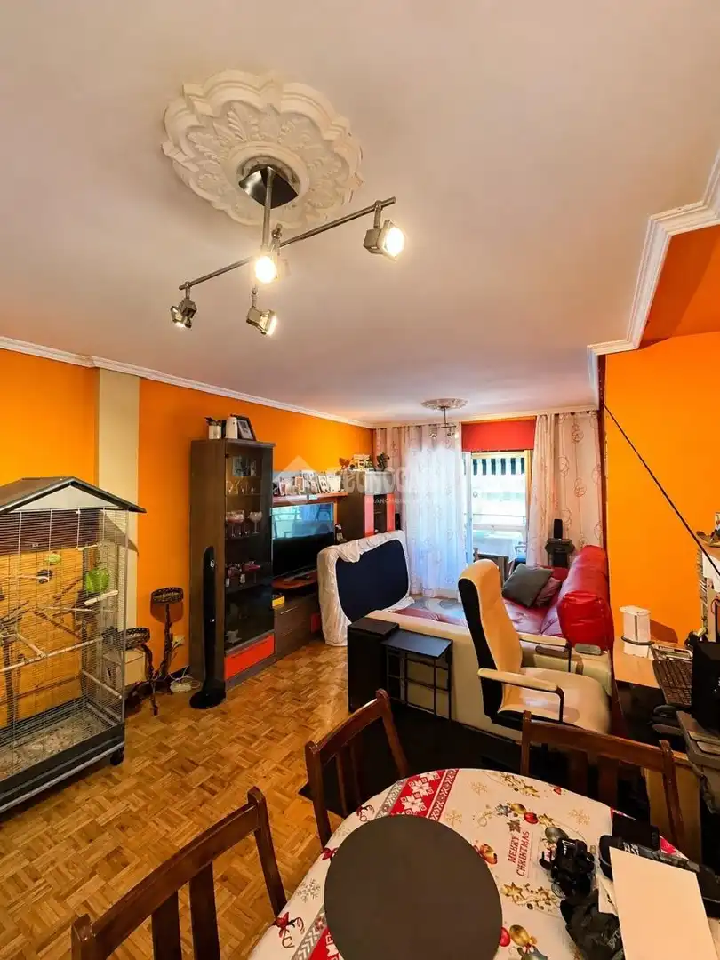 Sala de estar de Piso en venta en San Fernando de Henares con Calefacción, Parquet y Terraza