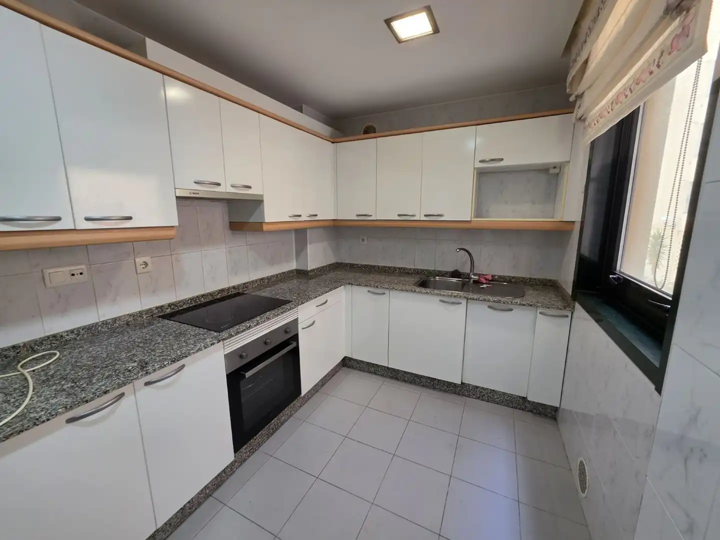 Cocina de Piso de alquiler en A Coruña Capital  con Calefacción