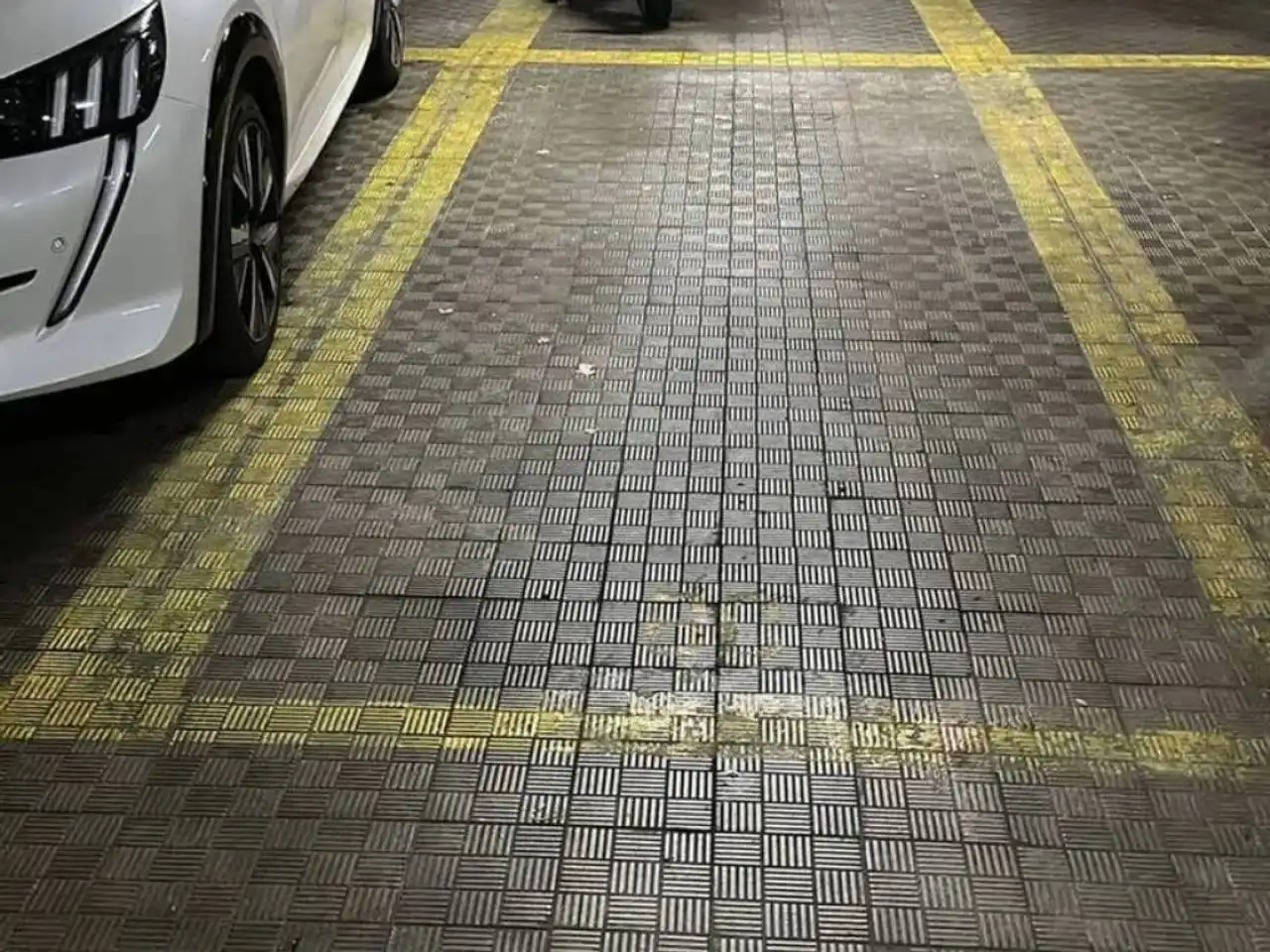 Aparcament de Garatge en venda en Madrid amb Alarma