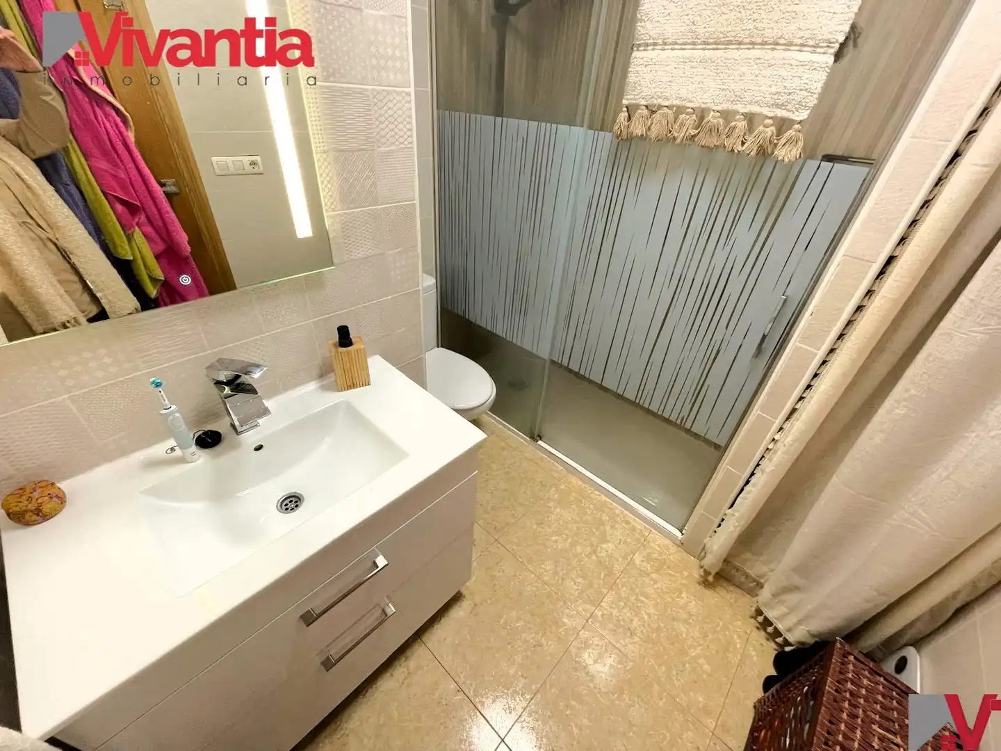 Badezimmer von Dachboden zum Verkauf in Lorca mit Klimaanlage, Terrasse und Abstellraum