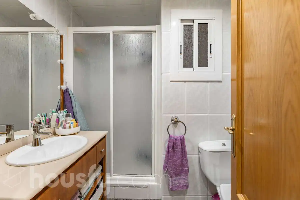Bathroom of Flat for sale in Sabadell  with Air Conditioner, Heating and Furnished