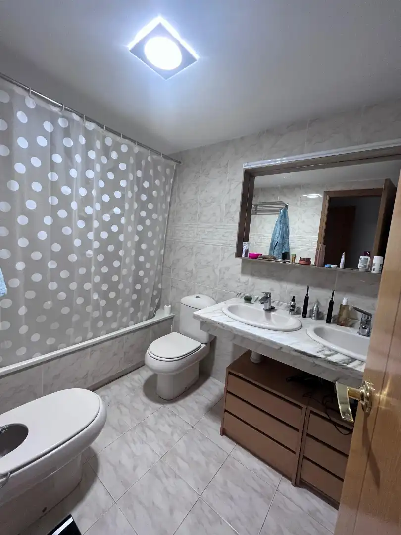 Badezimmer von Wohnung zum Verkauf in Valencia mit Klimaanlage, Heizung und Balkon