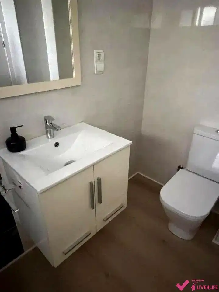 Badezimmer von Wohnung zur Miete in Valencia mit Klimaanlage, Terrasse und Möbliert