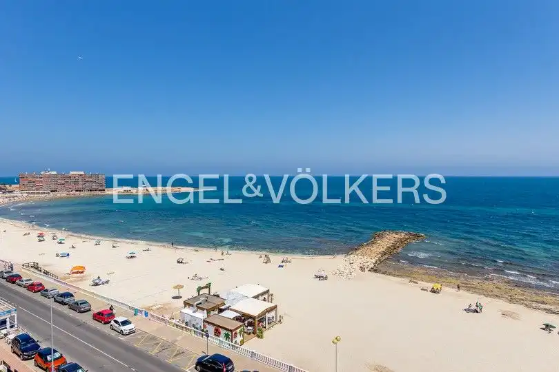 Vista exterior de Loft en venda en Torrevieja amb Aire condicionat, Calefacció i Terrassa