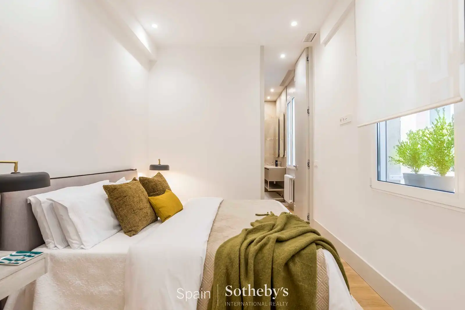 Bedroom of Apartments for sale in Madrid  with Air Conditioner and Heating