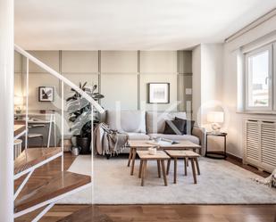 Sala d'estar de Apartament de lloguer en  Madrid Capital amb Aire condicionat, Calefacció i Terrassa